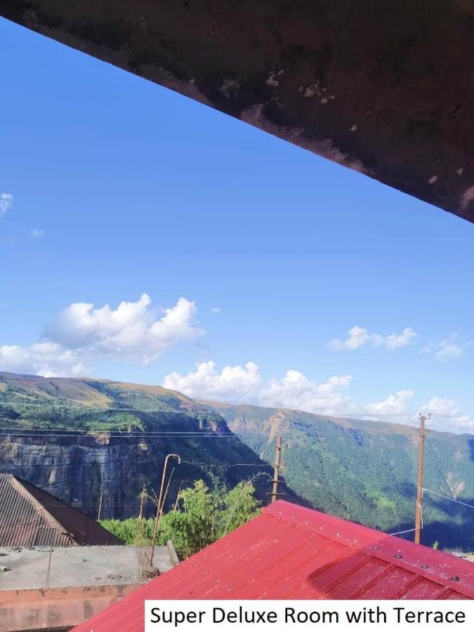 Odyssey'S Pateng Homestay, Черапунджи Екстериор снимка