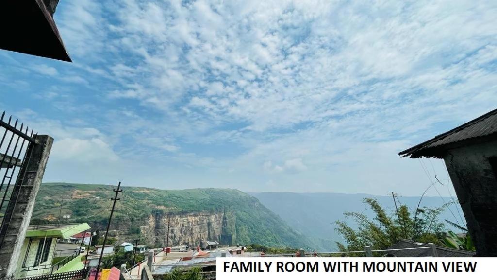 Odyssey'S Pateng Homestay, Черапунджи Екстериор снимка