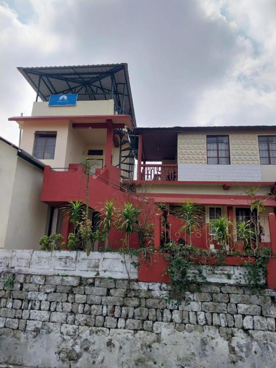 Odyssey'S Pateng Homestay, Черапунджи Екстериор снимка